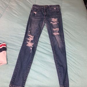 American Eagle Ripped Jeans Size 6